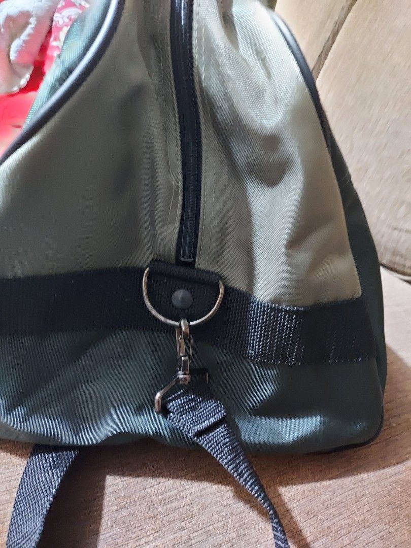 Travelling Bag (Category: Tote Bags) located in Caloocan City. Submitted by chonadura91470 (Listing ID 1468589960, Image 2). Description: Good for 3 to 4 days travel...very good condition...from Auction house...