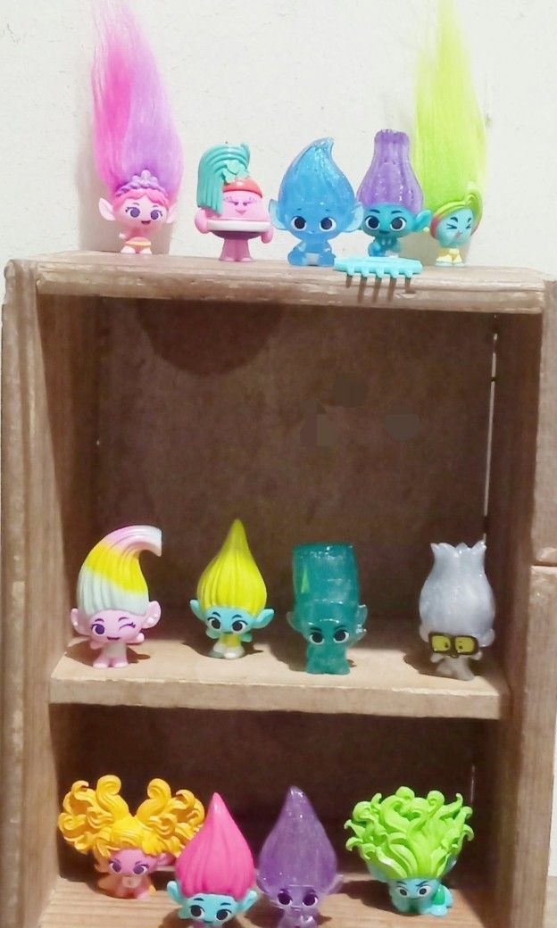 Trolls Mineez Collectibles (Category: Figurines & Statues) located in Marikina City. Submitted by alie.4876 (Listing ID 1468507093, Image 1). Description: 1.5-inch collectible mini figures and accessories from Trolls Band.