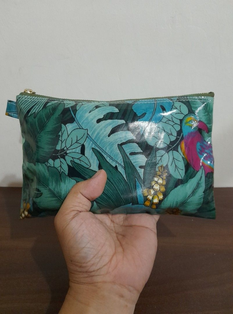 TROPICAL THEMED PVC POUCH (Category: Purses & Pouches) located in Bulacan. Submitted by nansantiago (Listing ID 1468707468, Image 1). Description: TROPICAL THEMED PVC POUCH 🏷️ ₱70‼️ 📍 Location: Plaridel, Bulacan 💸 Mode of Payments: Gcash / BPI 📦 Pick-up / Ship 🚚 Couriers : Flash Express / SPX / Lalamove.