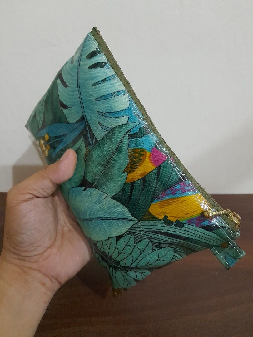 TROPICAL THEMED PVC POUCH (Category: Purses & Pouches) located in Bulacan. Submitted by nansantiago (Listing ID 1468707468, Image 2). Description: TROPICAL THEMED PVC POUCH 🏷️ ₱70‼️ 📍 Location: Plaridel, Bulacan 💸 Mode of Payments: Gcash / BPI 📦 Pick-up / Ship 🚚 Couriers : Flash Express / SPX / Lalamove.