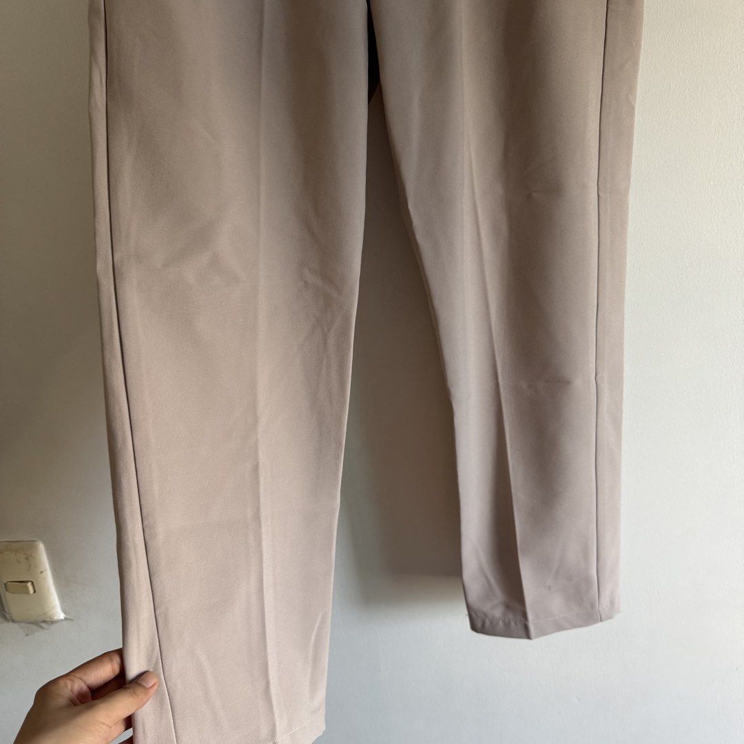 Trouser pants (Category: Trousers) located in Manila. Submitted by apparella.ph (Listing ID 1468536671, Image 3). Description: Bnwt. Super HQ. Super pretty For men pwd unisex Waist.30 Length.35.