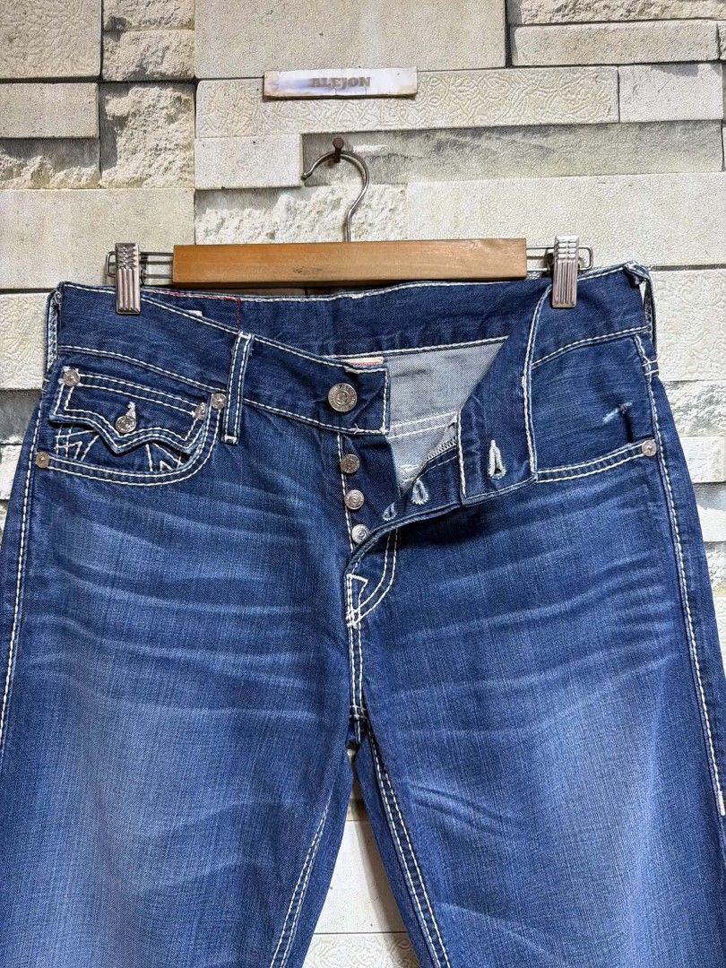 TRUE RELIGION JACK BIG T DENIM PANTS (Category: Jeans) located in Santa Rosa. Submitted by alejon007 (Listing ID 1468530841, Image 3). Description: TRUE RELIGION JACK BIG T DENIM PANTS MADE IN USA🇺🇸 100% Legit Excellent condition No issues Size 31 also fit 32/33 actual waist measure x 44 length PRIC 2⃣8⃣8⃣0⃣ PM.