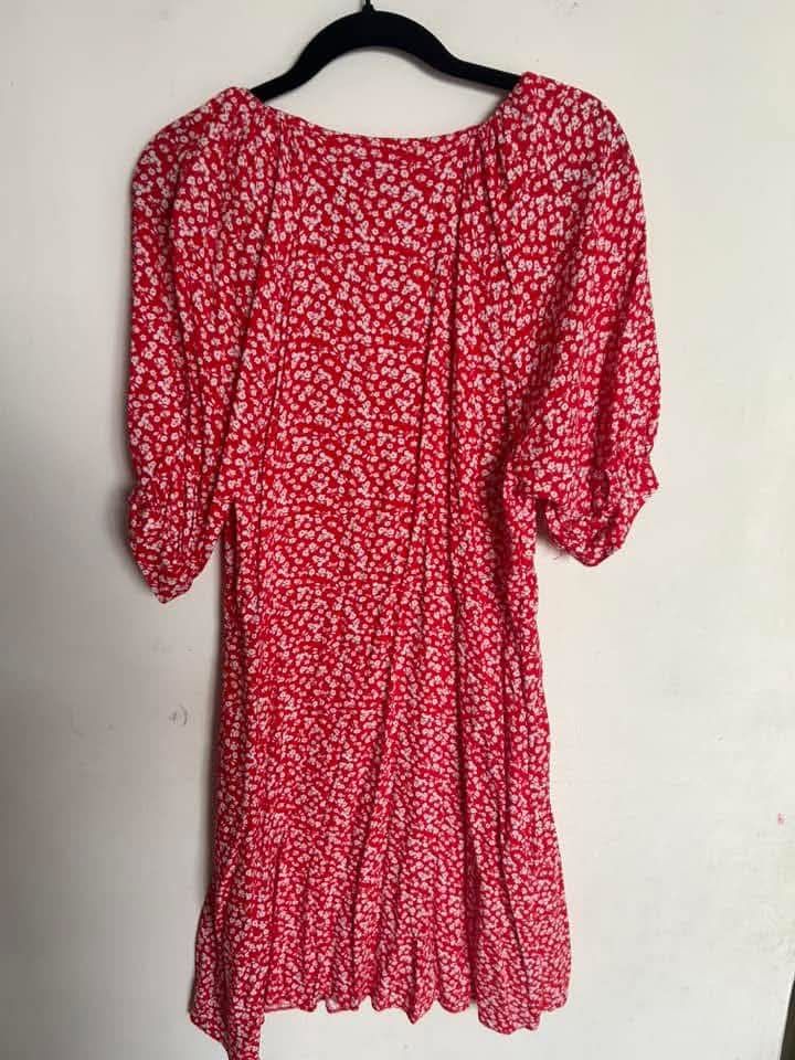Tu Woman Dress XL (Category: Dresses) located in Manila. Submitted by shaun_diaz (Listing ID 1468600430, Image 2). Description: .