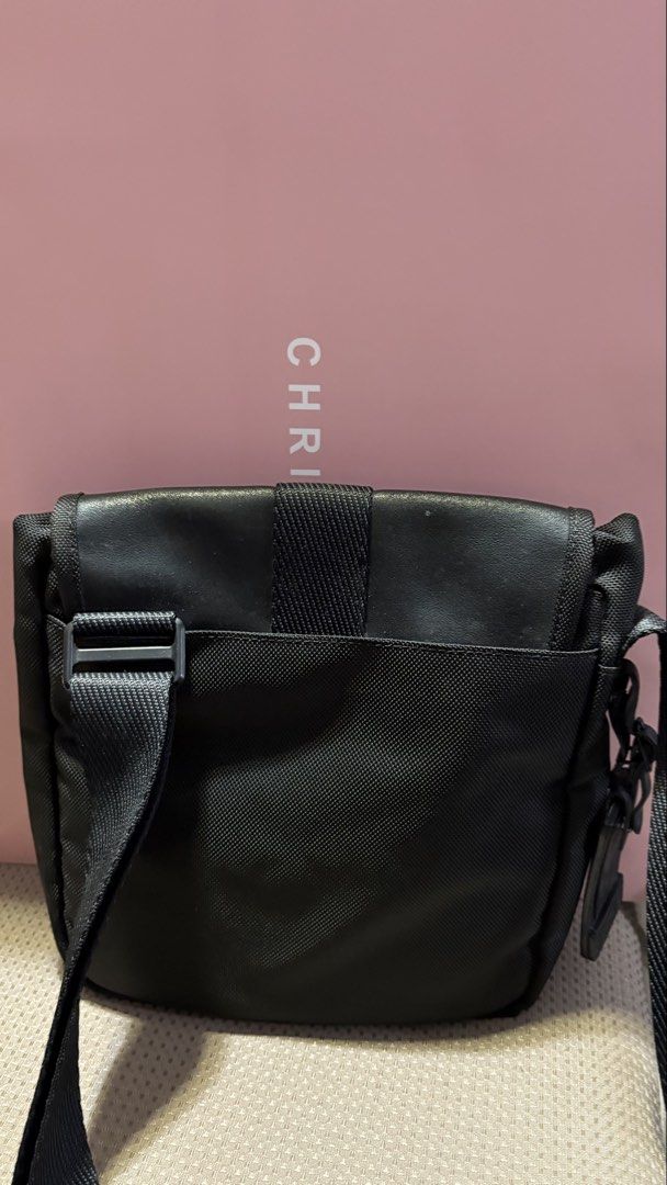 Tumi Alpha Bravo Barton Crossbody (Category: Luxury Bags & Wallets) located in Makati City. Submitted by horologymnl (Listing ID 1468589989, Image 2). Description: Bought 2019 from Greenbelt Slightly used, only for travels Open for authenticity checks.