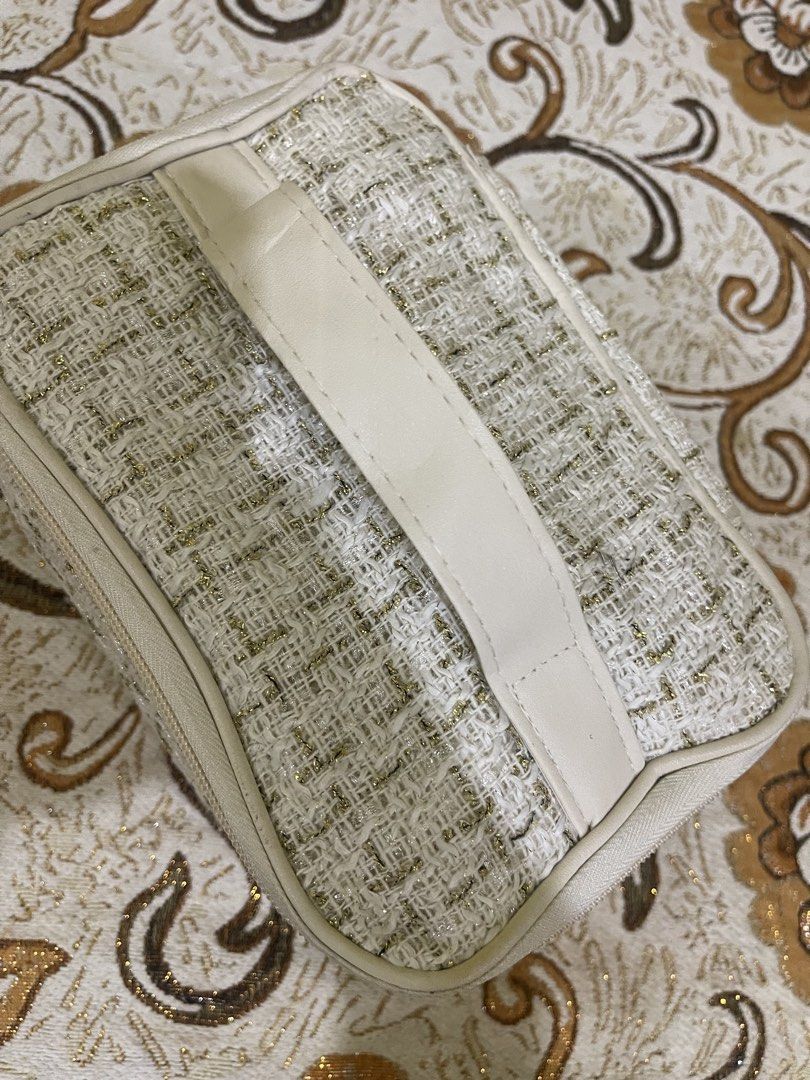 Tweed Bag (Category: Purses & Pouches) located in Marikina City. Submitted by greatfindsmnlph (Listing ID 1468711337, Image 2). Description: Tweed Bag Price: 100 Size: Small Width: 6 Length: 9 Color: Cream Color Rate: 10/10 Condition: 9.9/10 Very nice in actual.
