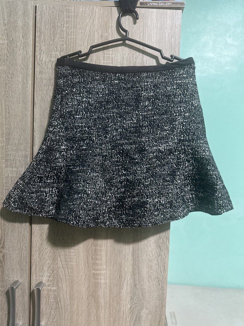 Tweed Skirt (Category: Skirts) located in Manila. Submitted by love.lyxph (Listing ID 1468613693, Image 2). Description: H&M black and white short flared tweed skirt.