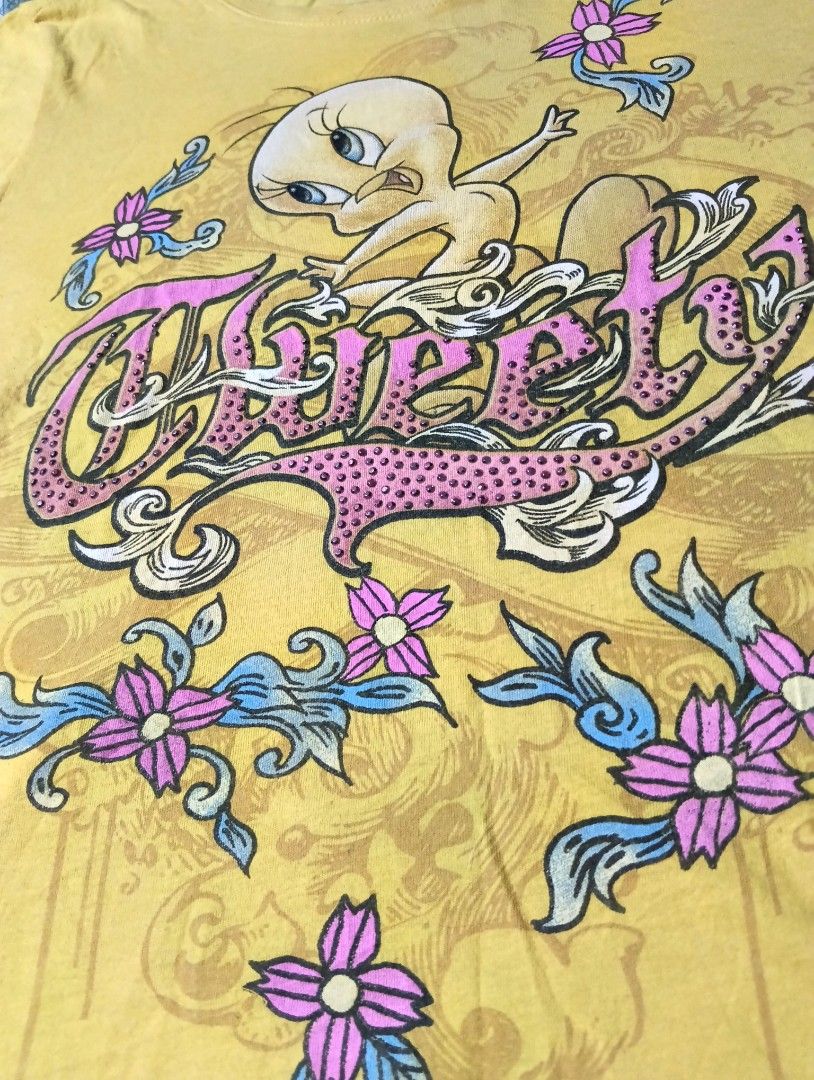 TWETTY BIRD BY LOONEY TUNES (Category: Sleeveless) located in Mandaue City. Submitted by gusstboy21 (Listing ID 1468641870, Image 2). Description: NO ISSUE DIMES : W26 L24 COLOR RATE 9/10 MOP : GCASH MOD : JNT LOC : CEBU, PH + SF.