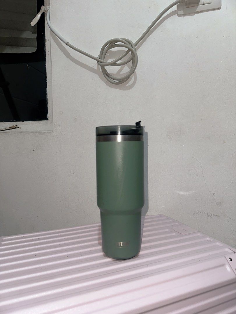 Tyeso Tumbler (Category: Water Bottles & Tumblers) located in Manila. Submitted by yshaaa4758 (Listing ID 1468585753, Image 1). Description: .