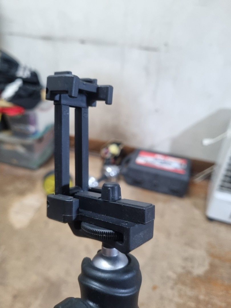 Ulanzi Extendable Tripod - MT44 (Category: Other Accessories) located in Makati City. Submitted by epicfire_43163c (Listing ID 1468516396, Image 3). Description: For Sale: Ulanzi Extendable vlogging tripod Model no.: MT44 Specs: - 130 cm. - 150 cm. max height - three-legged tripod - suitable for smartphones and digital cameras. - suitable for vlogging and stable shots and videos. RFS: - lightly used and planning to buy a tripod with bluetooth or 
