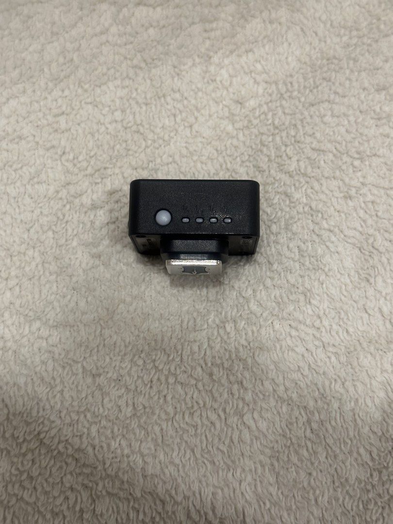 Ulanzi SL01 Camera Flash (Category: Flashes) located in San Juan City. Submitted by decluttrph (Listing ID 1468557878, Image 3). Description: - Brand: Ulanzi Mini Camera Flash (Black) - Mount: Standard hot shoe mount on the bottom - Features: Textured rectangular lens, side control button, and 4 power indicator lights - Condition: Clean, 100% working, no issues - Perfect for: Portable fill light during photo and video shoots.
