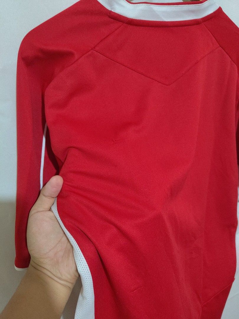 Umbro Drifit Shirt (Category: Activewear) located in Bacolod City. Submitted by xvespe (Listing ID 1468693157, Image 3). Description: Size: XL Condition: Well Used Flaw: SOA Width: 22" Length: 28-29" Color may vary due to lighting. Measurements were taken pit to pit in a flat-lay position. Please compare to your already owned garments to avoid confusion and further hassle..