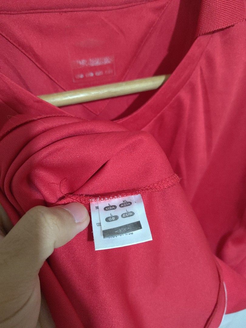 Umbro Drifit Shirt (Category: Activewear) located in Bacolod City. Submitted by xvespe (Listing ID 1468693938, Image 3). Description: Size: XL Condition: Heavily Used Flaw: SOA Width: 24" Length: 29-30.5" Color may vary due to lighting. Measurements were taken pit to pit in a flat-lay position. Please compare to your already owned garments to avoid confusion and further hassle..