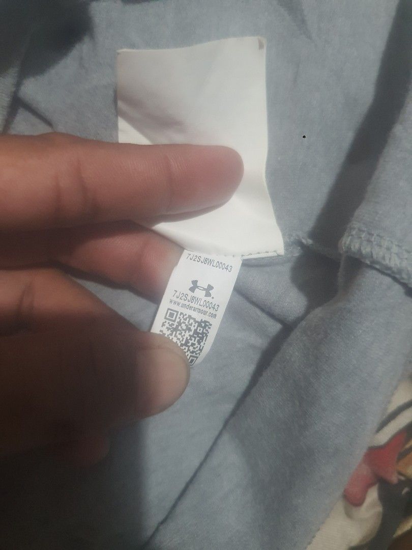 Under Armour hoodie (Category: Hoodies) located in Butuan. Submitted by alovier1992 (Listing ID 1468622251, Image 3). Description: .