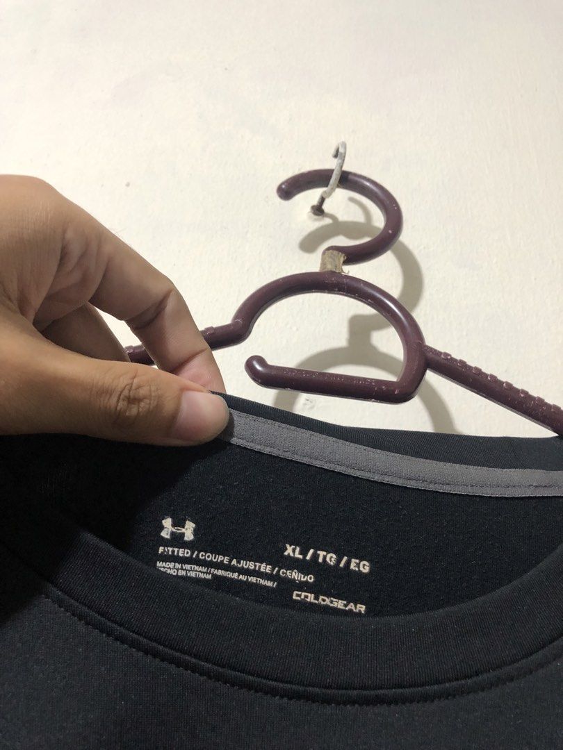Under Armour Mid Logo Crewneck (Category: Coats, Jackets and Outerwear) located in Manila. Submitted by raremountain00 (Listing ID 1468687053, Image 3). Description: Authentic Excellent condition Issue light washable stain check last picture.