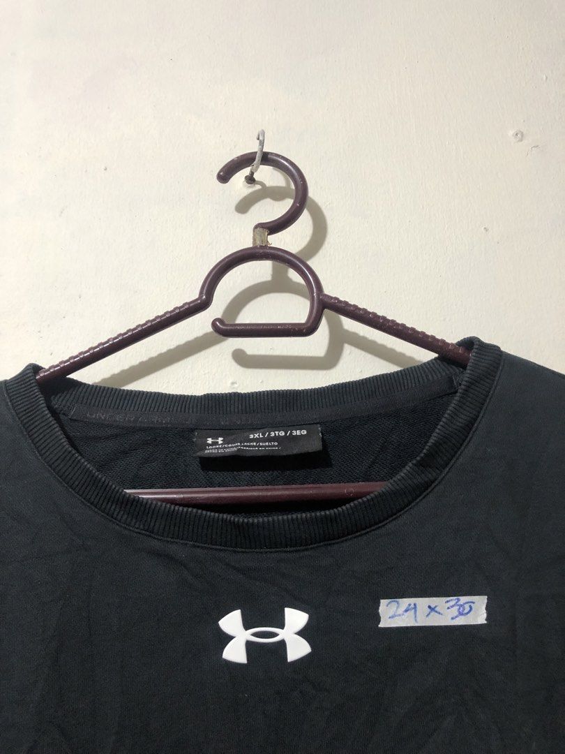Under Armour Mid Logo Crewneck (Category: Coats, Jackets and Outerwear) located in Manila. Submitted by raremountain00 (Listing ID 1468687898, Image 2). Description: Authentic Excellent condition No issue.