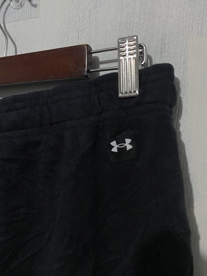 Under Armour Project Rock Sweatshort (Category: Activewear) located in Bulacan. Submitted by _myarchive (Listing ID 1468639252, Image 3). Description: Large yourh Waist 26-30 lwngth 17 uneven fade sa hita goodcondi needwash fresh from bale may guhit na dumi sa design pero walang sira .