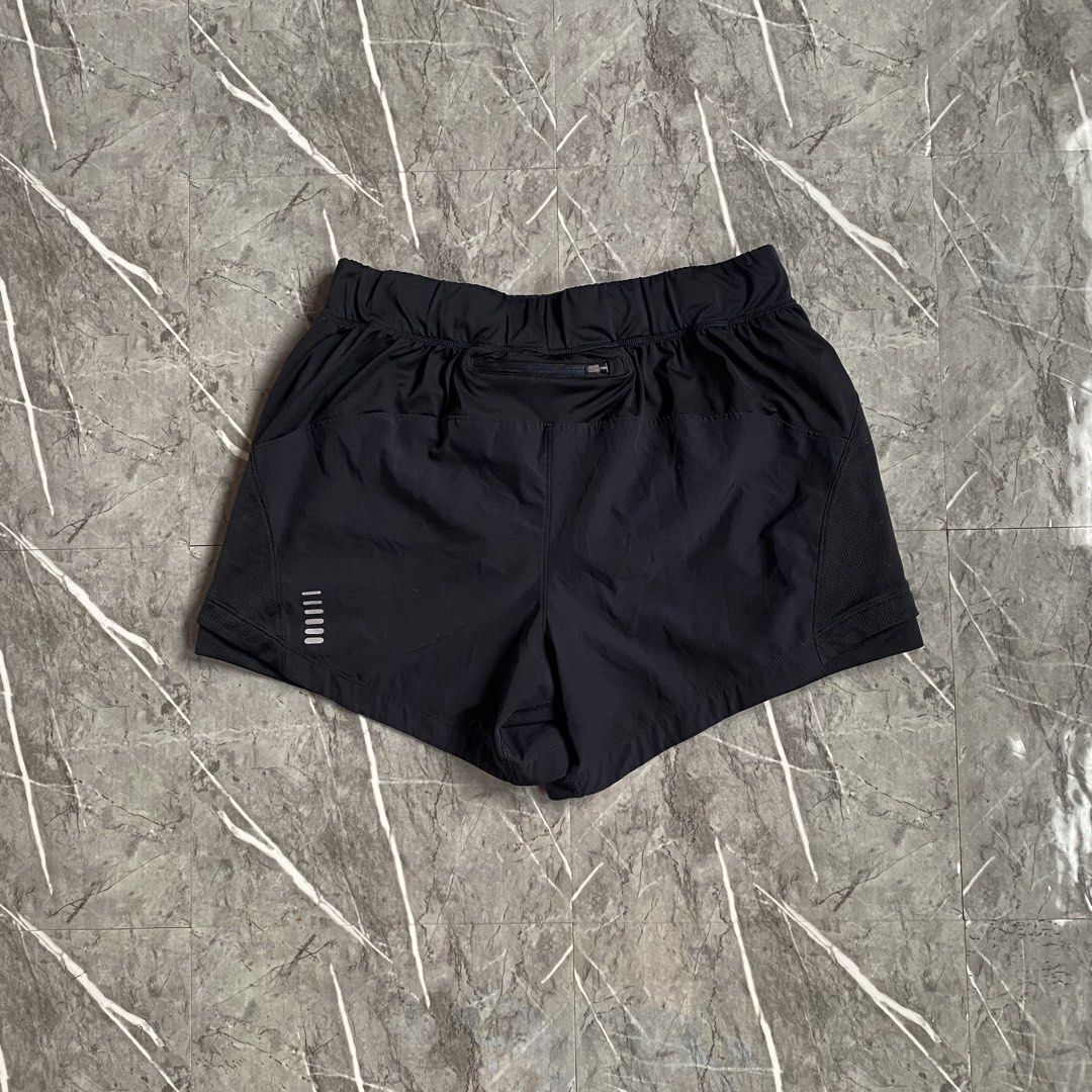 Under Armour Running Short (Category: Activewear) located in Naga. Submitted by wanderingtreasures.ph1 (Listing ID 1468545740, Image 2). Description: Under Armour Running Short Condition 9.8/10 Color rate 10/10 Authentic Stretchable With inner lining With back zip pocket Reflectorized logo XL on tag Waistline 28-30 / Length 12.5-13 No issues php + sf 📩.