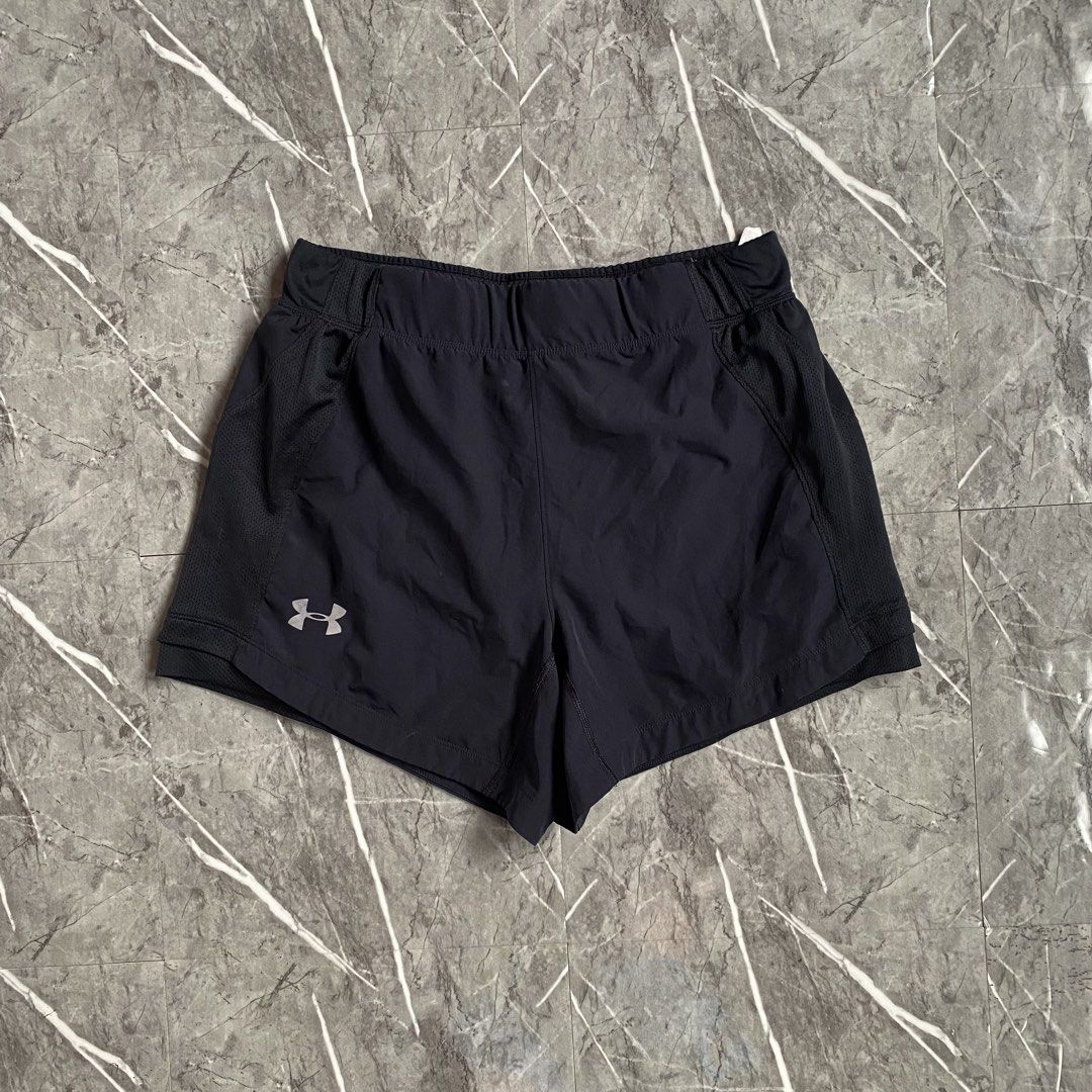 Under Armour Running Short (Category: Activewear) located in Naga. Submitted by wanderingtreasures.ph1 (Listing ID 1468545740, Image 1). Description: Under Armour Running Short Condition 9.8/10 Color rate 10/10 Authentic Stretchable With inner lining With back zip pocket Reflectorized logo XL on tag Waistline 28-30 / Length 12.5-13 No issues php + sf 📩.