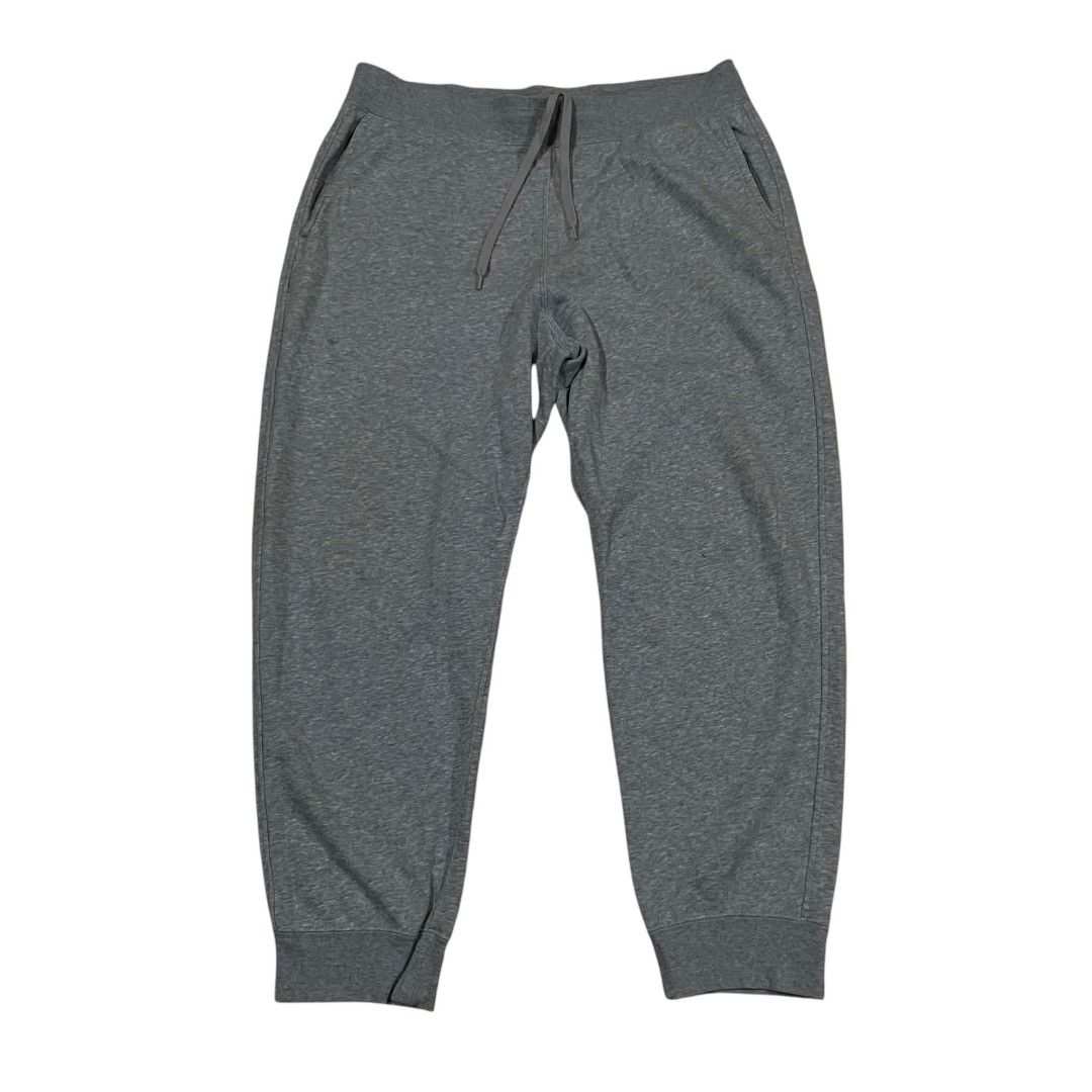 Uni Qlo Grey Jogger Sweatpants with Drawstring and Cuffs (Category: Joggers) located in Cagayan de Oro. Submitted by lootfindzzzz (Listing ID 1468616925, Image 1). Description: - Color: Grey - Material: Soft cotton blend with cozy fleece lining - Fit: Standard fit with ribbed ankle cuffs - Features: Adjustable drawstring waist and deep side pockets - Best for: Casual lounging or gym workouts - Care: Easy to wash and holds shape well.