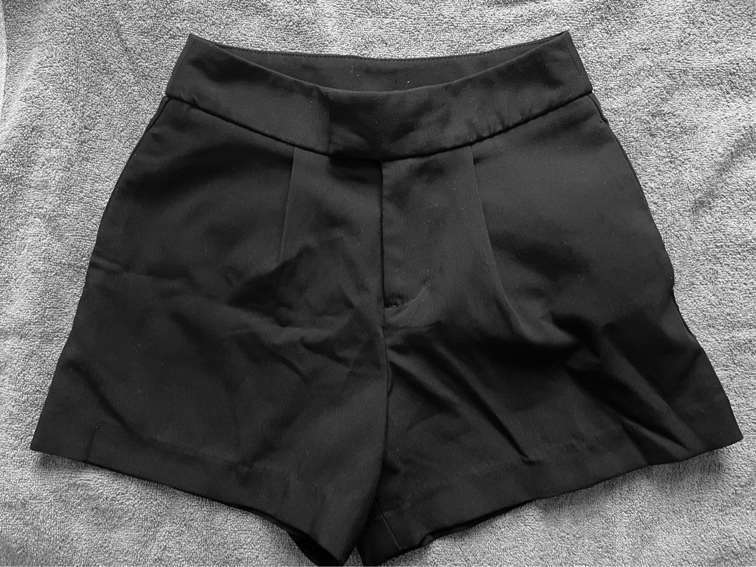 Unilo Shorts (Category: Shorts) located in Santa Magdalena. Submitted by mystichawk-c529 (Listing ID 1468547229, Image 1). Description: .
