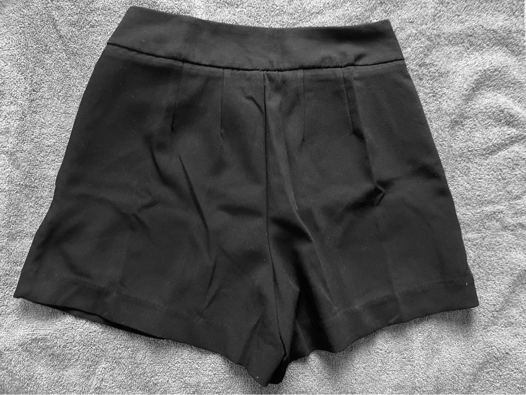 Unilo Shorts (Category: Shorts) located in Santa Magdalena. Submitted by mystichawk-c529 (Listing ID 1468547229, Image 2). Description: .