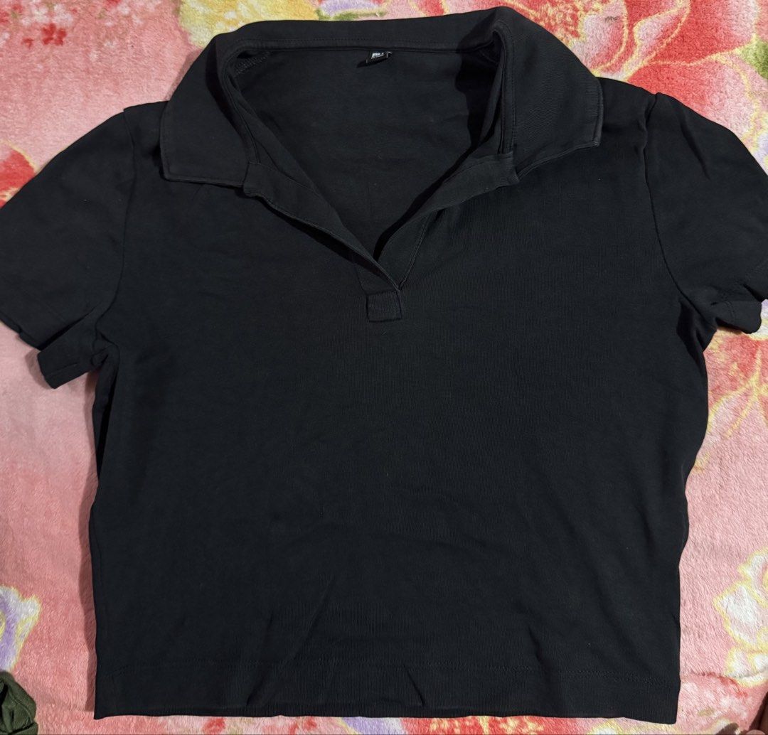 Uniqlo - Cropped Polo Black (Category: Blouses) located in Quezon City. Submitted by mhyloves21 (Listing ID 1468512631, Image 1). Description: Originally bought at Sm Fairview Uniqlo .