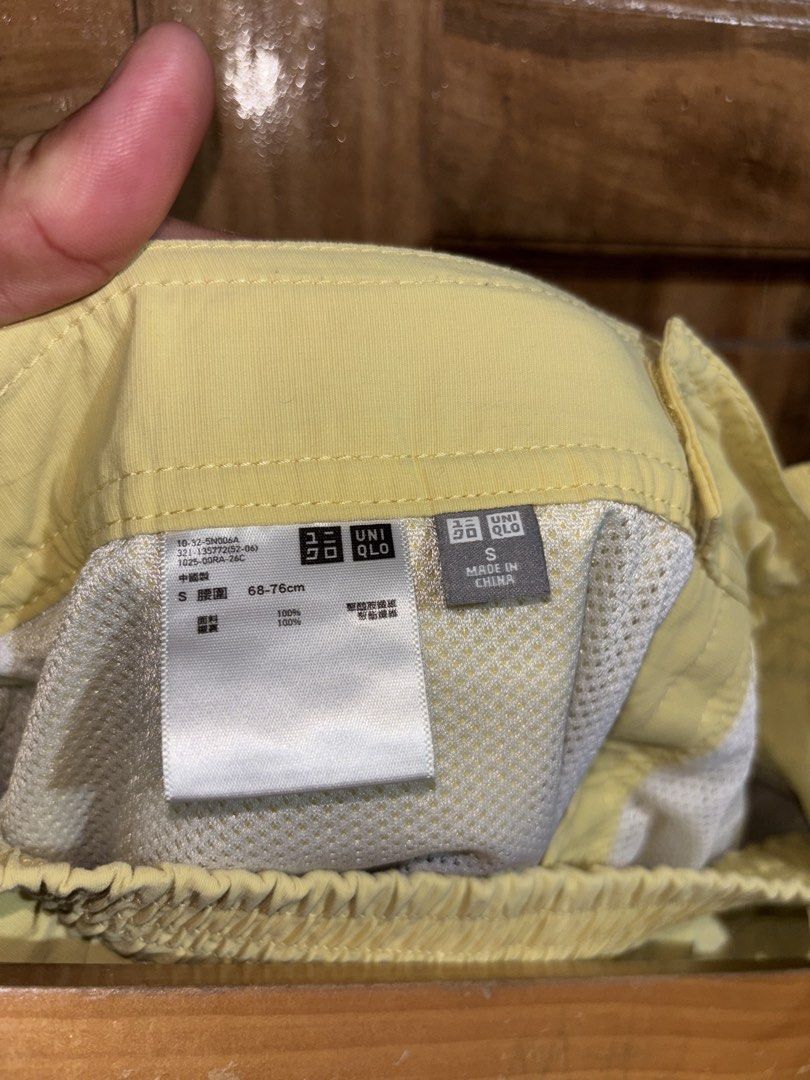 Uniqlo Active Utility Short💛 size small (Category: Activewear) located in Maasin. Submitted by chevyferna66833 (Listing ID 1468629542, Image 3). Description: Uniqlo Active Utility Short💛 (also known as Swim Active Shorts or Active Swim Shorts), which are water-repellent, water-and-land amphibious shorts made from 100% nylon. Waistline 29-31 Length 17 Hem 11 Excellent condition no issue Mine 550 Location: Leyte, Visayas.📍.