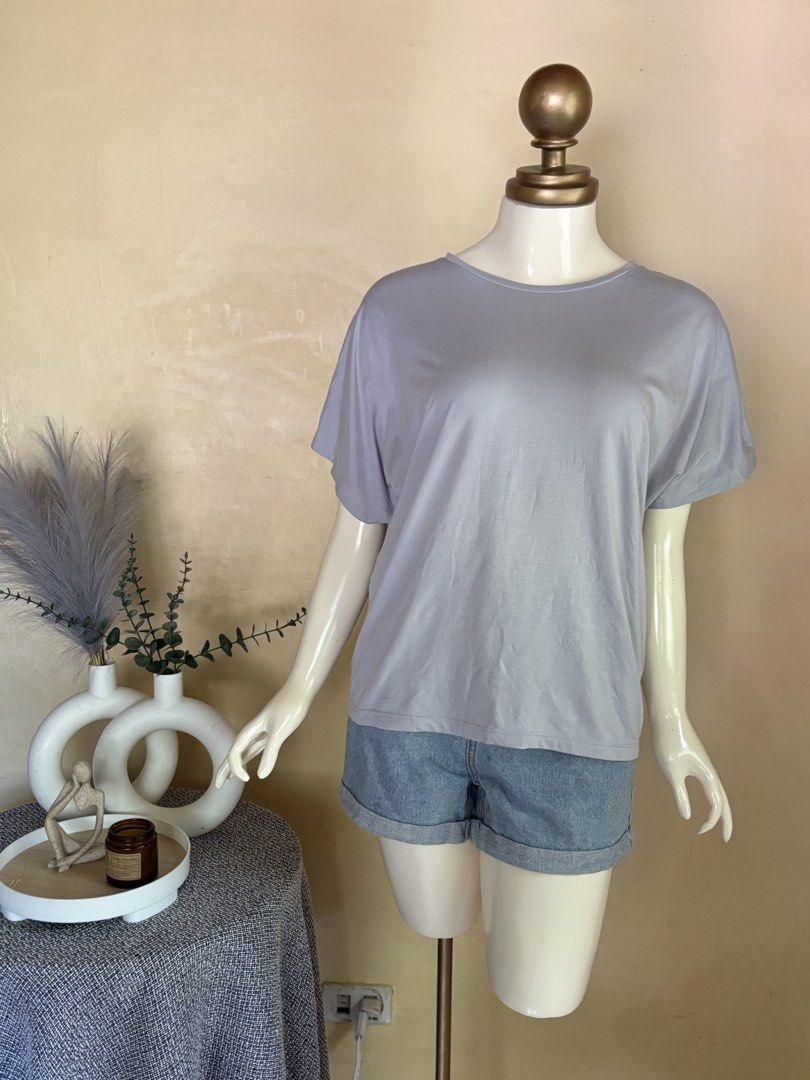 Uniqlo Airism Drape Shirt (Category: Shirts) located in Silang. Submitted by princess_ameerah (Listing ID 1468595457, Image 3). Description: Uniqlo Airism Drape Shirt - Large on tag -Condition 10/10 -Color may vary due to lighting Location:Cavite Shipping via J&T Mode of payment: Gcash,BPI & Maribank 250.