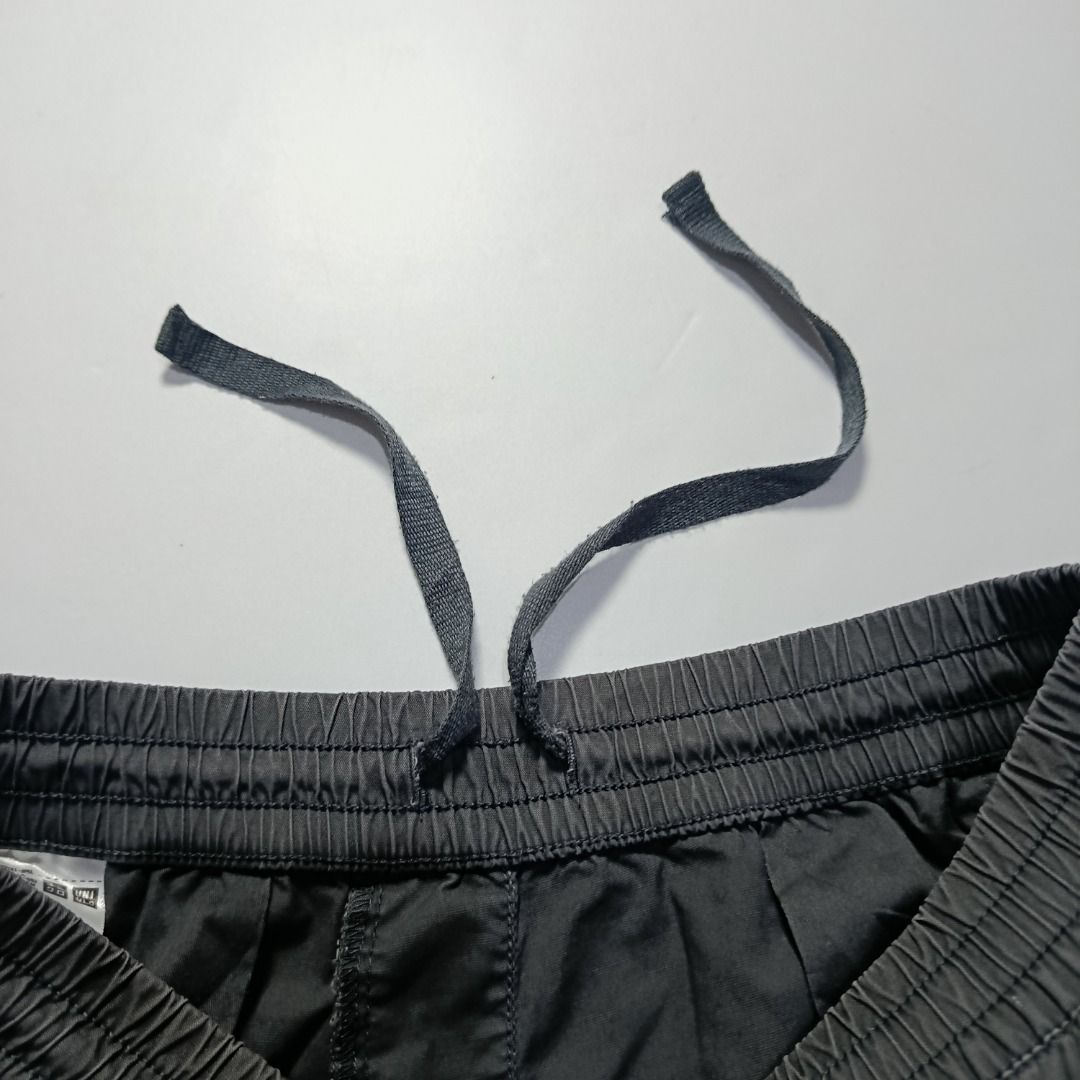 UNIQLO Ash Gray Sweat Jogger Pants (Category: Joggers) located in Taytay. Submitted by hoodgrail.vtg (Listing ID 1468604400, Image 3). Description: • Excellent condition - Lightly used • Minimalist ash gray design with elastic waistband and ankle cuffs • Size on tag: S — best fits 28-32 • Measurements: 14 x 36.5 in • Leg opening: 5 in (elastic) • Color rate: 9/10 • Issue: None.