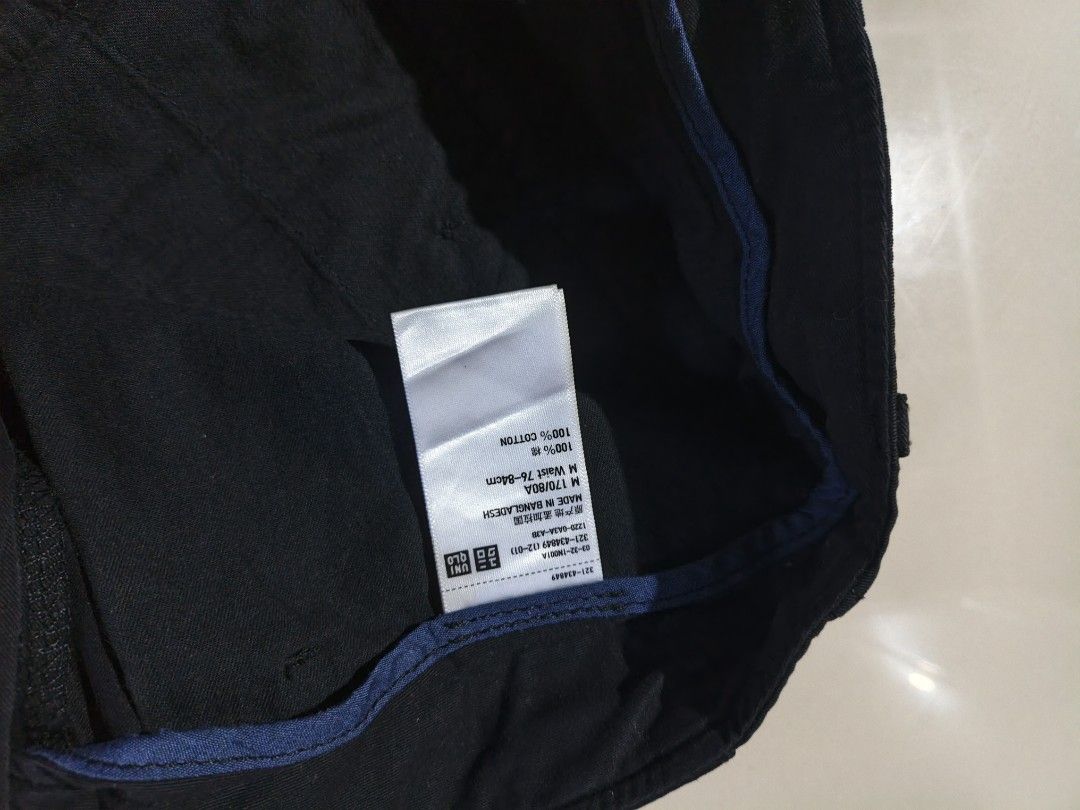 Uniqlo Black Cotton Shorts Size M (Category: Activewear) located in Bambang. Submitted by acpalthrifts (Listing ID 1468576021, Image 3). Description: - Brand: Uniqlo - Color: Classic Black - Size: M - Material: 100% Cotton - Waist: approx. 16.5 inches across - Length: approx. 21.5 inches down - Details: Button closure, zip fly, and functional side pockets.
