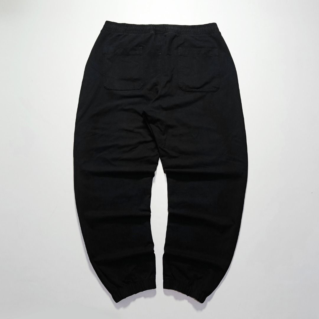 UNIQLO Black Sweat Jogger Pants (Category: Joggers) located in Taytay. Submitted by hoodgrail.vtg (Listing ID 1468604128, Image 2). Description: • Excellent condition - Lightly used • Minimalist black design with elastic waistband and ankle cuffs • Size on tag: XL — best fits 34-38 • Measurements: 17 x 40 in • Leg opening: 5.5 in (elastic) • Color rate: 9/10 • Issue: None.