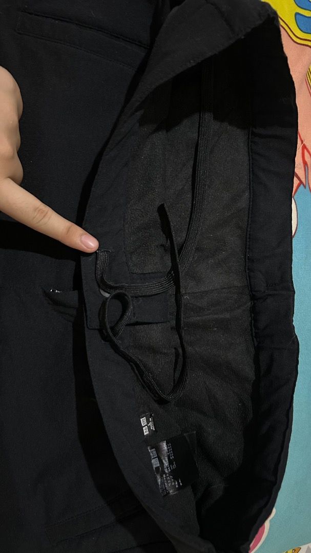 UNIQLO Black Trouser (Category: Trousers) located in Manila. Submitted by shoptasticfinds (Listing ID 1468583081, Image 3). Description: UNIQLO Black Trousers with a side zipper and adjustable waist drawstring..