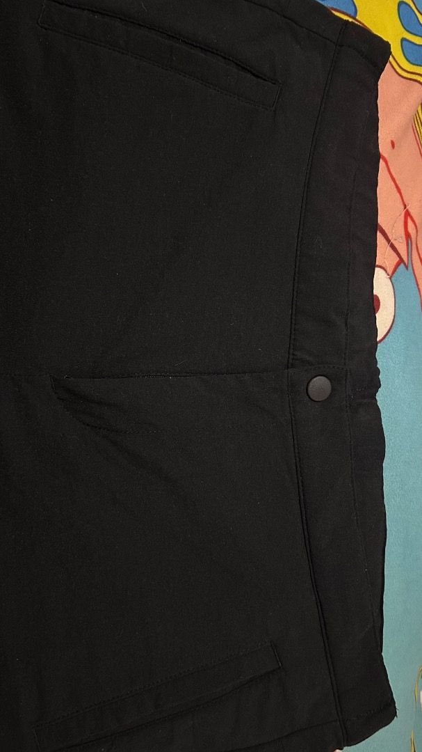 UNIQLO Black Trouser (Category: Trousers) located in Manila. Submitted by shoptasticfinds (Listing ID 1468583081, Image 2). Description: UNIQLO Black Trousers with a side zipper and adjustable waist drawstring..
