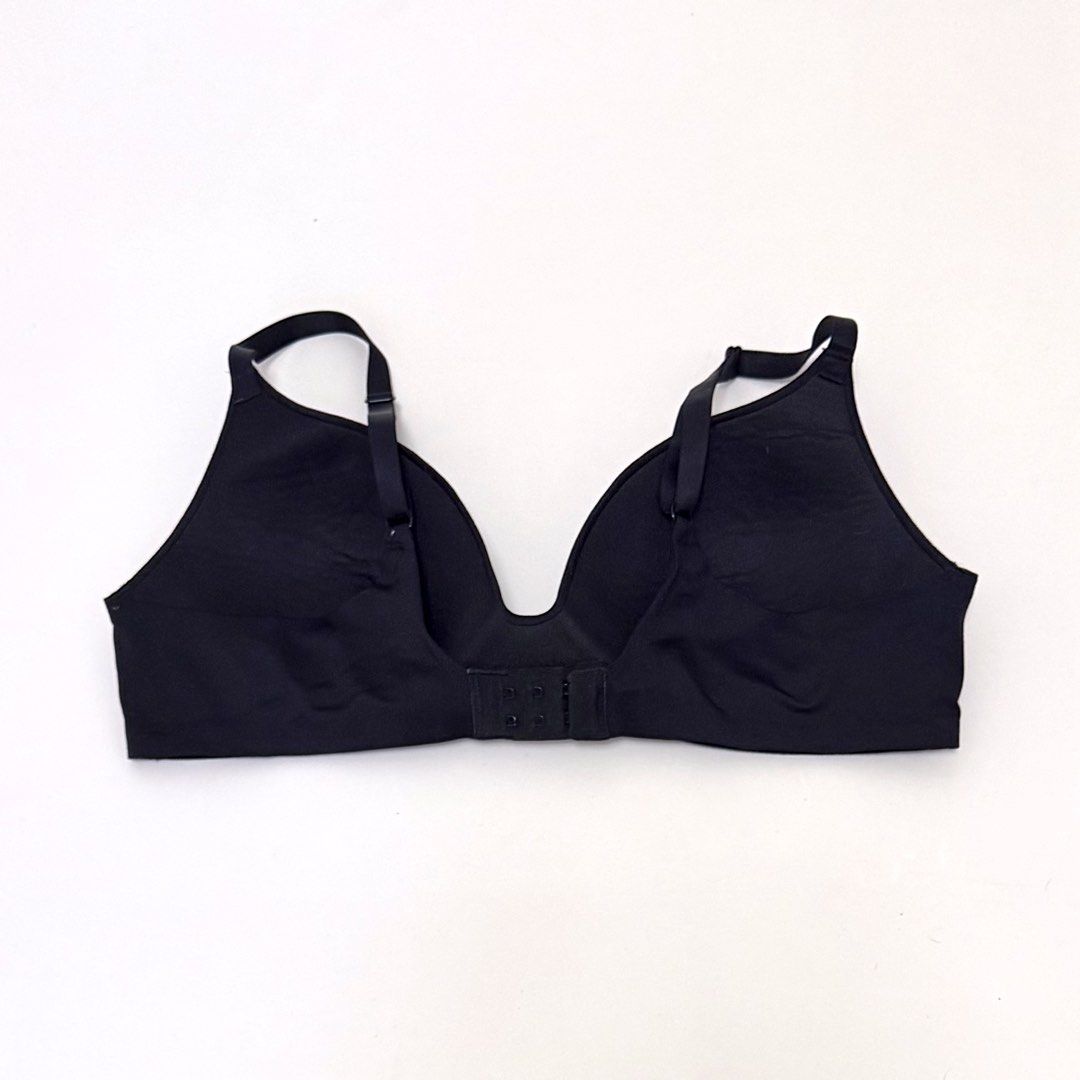 UNIQLO Black Wireless Bra 3D Hold [38AB] (Category: Undergarments & Loungewear) located in Malabon City. Submitted by k_intimates (Listing ID 1468579983, Image 3). Description: Details: • Size 38AB / wireless / regular padding • Like new • UNIQLO Women’s Wireless Bra (3D Hold)..