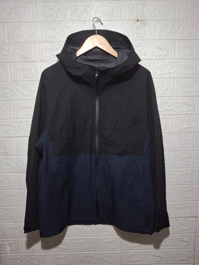 UNIQLO BLOCKTECH PARKA FOR MEN (Category: Coats, Jackets and Outerwear) located in Angeles City. Submitted by livemountain.e2ae07 (Listing ID 1468504713, Image 1). Description: UNIQLO BLOCKTECH PARKA FOR MEN LARGE W23 L28 GOOD AS NEW FREESHIP.
