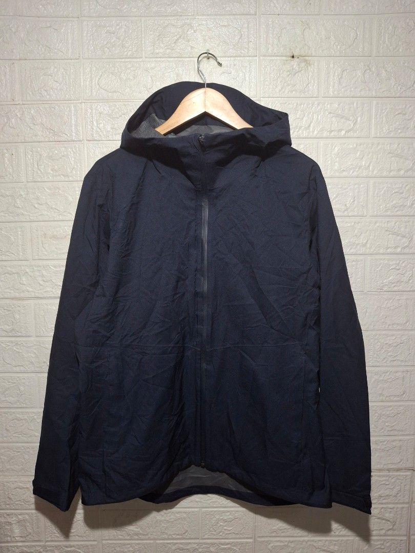 Uniqlo Blocktech Parka for Men (Category: Coats, Jackets and Outerwear) located in Angeles City. Submitted by livemountain.e2ae07 (Listing ID 1468521996, Image 1). Description: - Brand: Uniqlo - Item: Windproof & Waterproof Parka - Color: Dark Navy Blue - Size: XL - W23.4 L29.4 - Material: 100% Polyester (Made in Vietnam) - Features: Grid pattern interior lining, taped zippers, and attached hood - Condition: Clean inside and out, ready to wear - 
