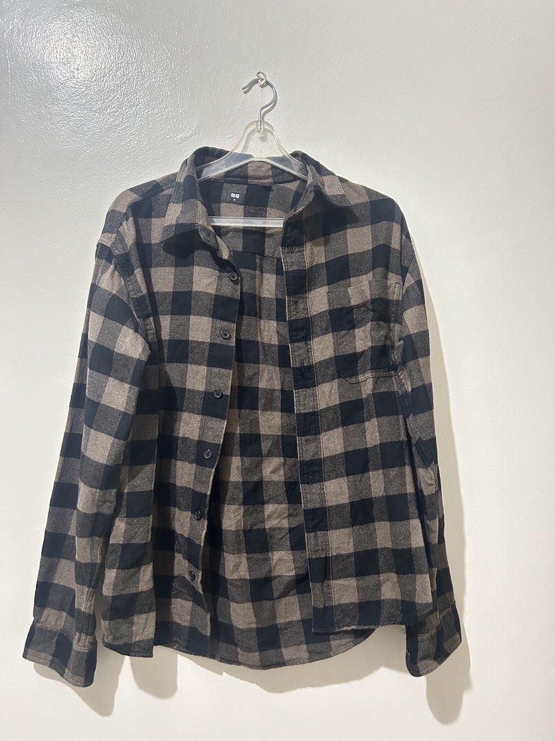 Uniqlo Checkered Pattern Flannel Longsleeves (Category: Coats, Jackets and Outerwear) located in Manila. Submitted by timo_clutters18 (Listing ID 1468582534, Image 1). Description: Uniqlo Checkered Flannel Longsleeves Size: S (27x22) Condition: 10/10 MOP: G-Cash/COD Location: Quezon City.
