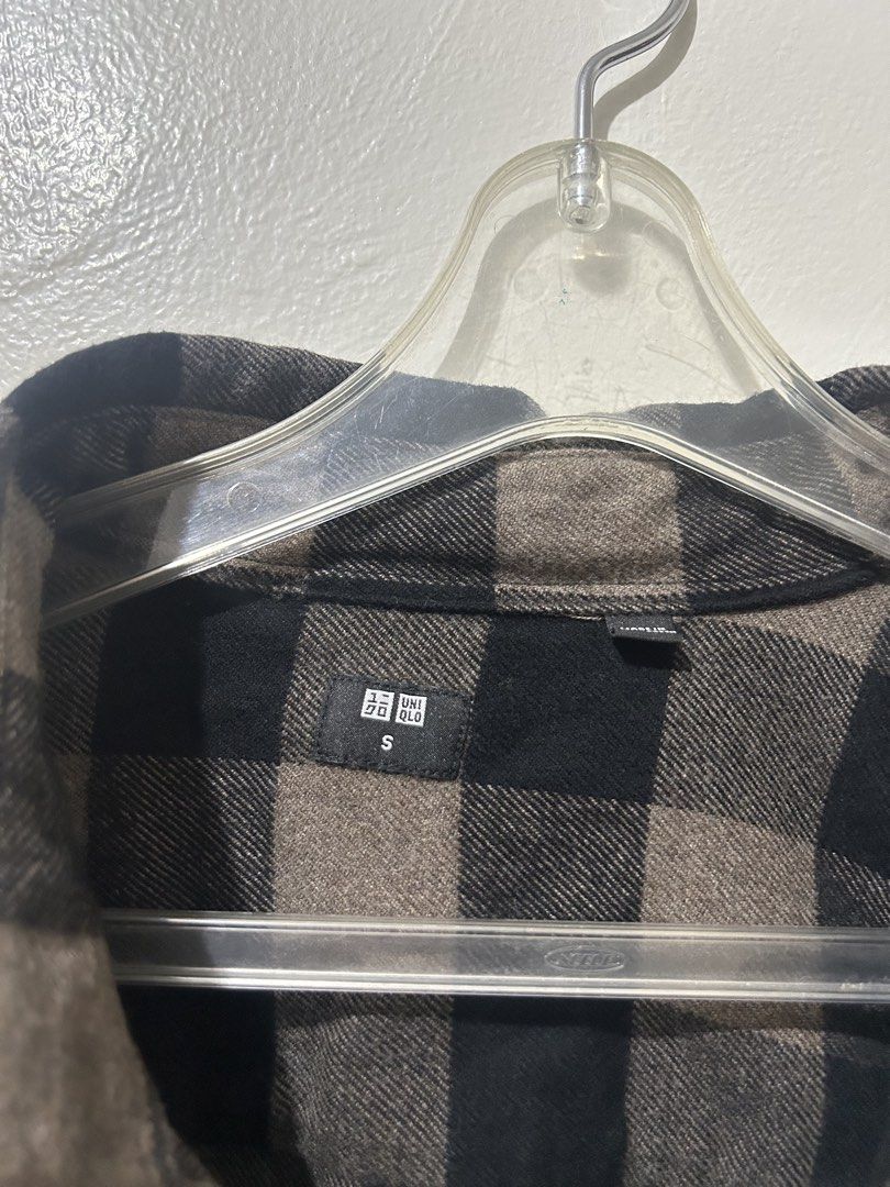 Uniqlo Checkered Pattern Flannel Longsleeves (Category: Coats, Jackets and Outerwear) located in Manila. Submitted by timo_clutters18 (Listing ID 1468582534, Image 3). Description: Uniqlo Checkered Flannel Longsleeves Size: S (27x22) Condition: 10/10 MOP: G-Cash/COD Location: Quezon City.