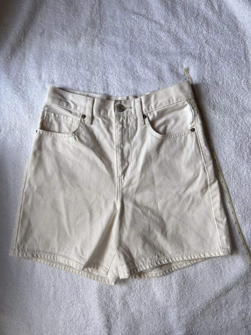 Uniqlo Denim Shorts (Category: Shorts) located in Makati City. Submitted by belle.depop (Listing ID 1468523854, Image 3). Description: 🧷 PLEASE READ 📖 RFS: Decluttering 🍒 selling my personal items at reasonable price as I need to make space for my closet. For clothes they don’t fit me anymore as I gained weight or the sizing was too small for me (those bought online). Help your girl out to buy new bigger clothes ^_~ 👜For bags, I barely use th