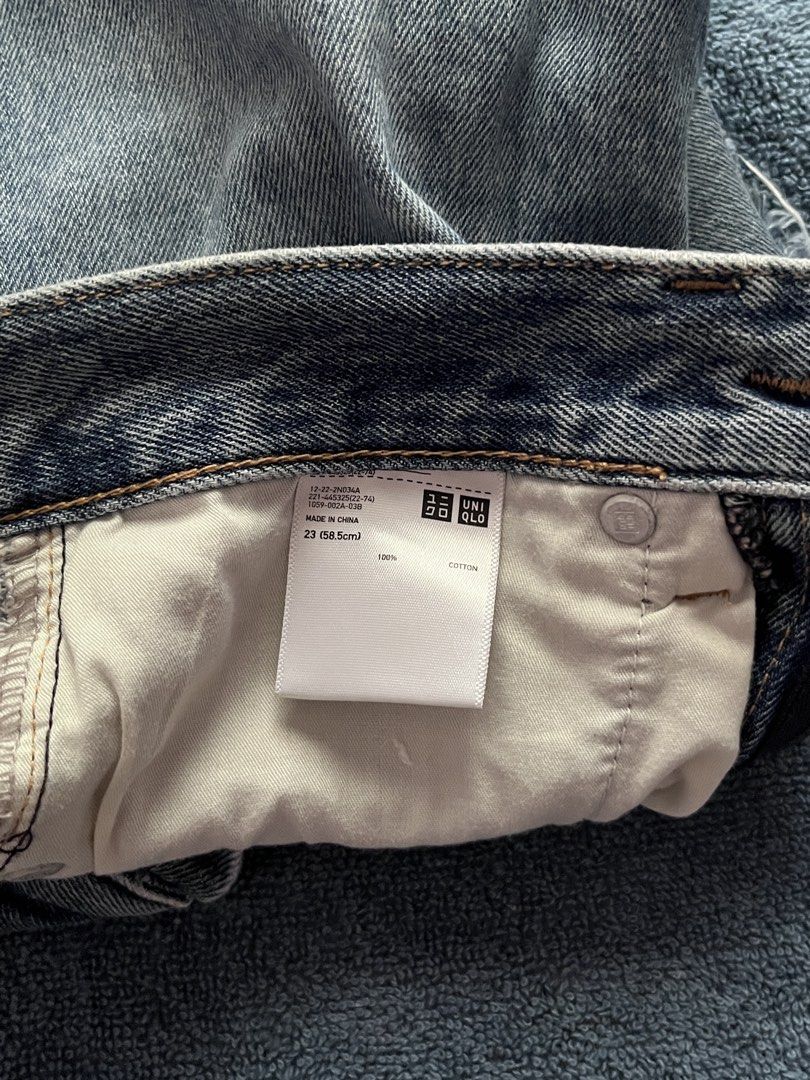 Uniqlo denim shorts (Category: Shorts) located in Santa Magdalena. Submitted by mystichawk-c529 (Listing ID 1468547611, Image 3). Description: .