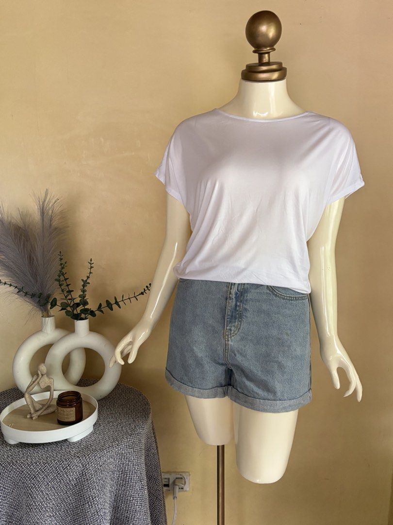 Uniqlo Drape Shirt (Category: Shirts) located in Silang. Submitted by princess_ameerah (Listing ID 1468595122, Image 2). Description: Uniqlo Drape Shirt - Large on tag -Condition 10/10 -Color may vary due to lighting Location:Cavite Shipping via J&T Mode of payment: Gcash,BPI & Maribank 250.
