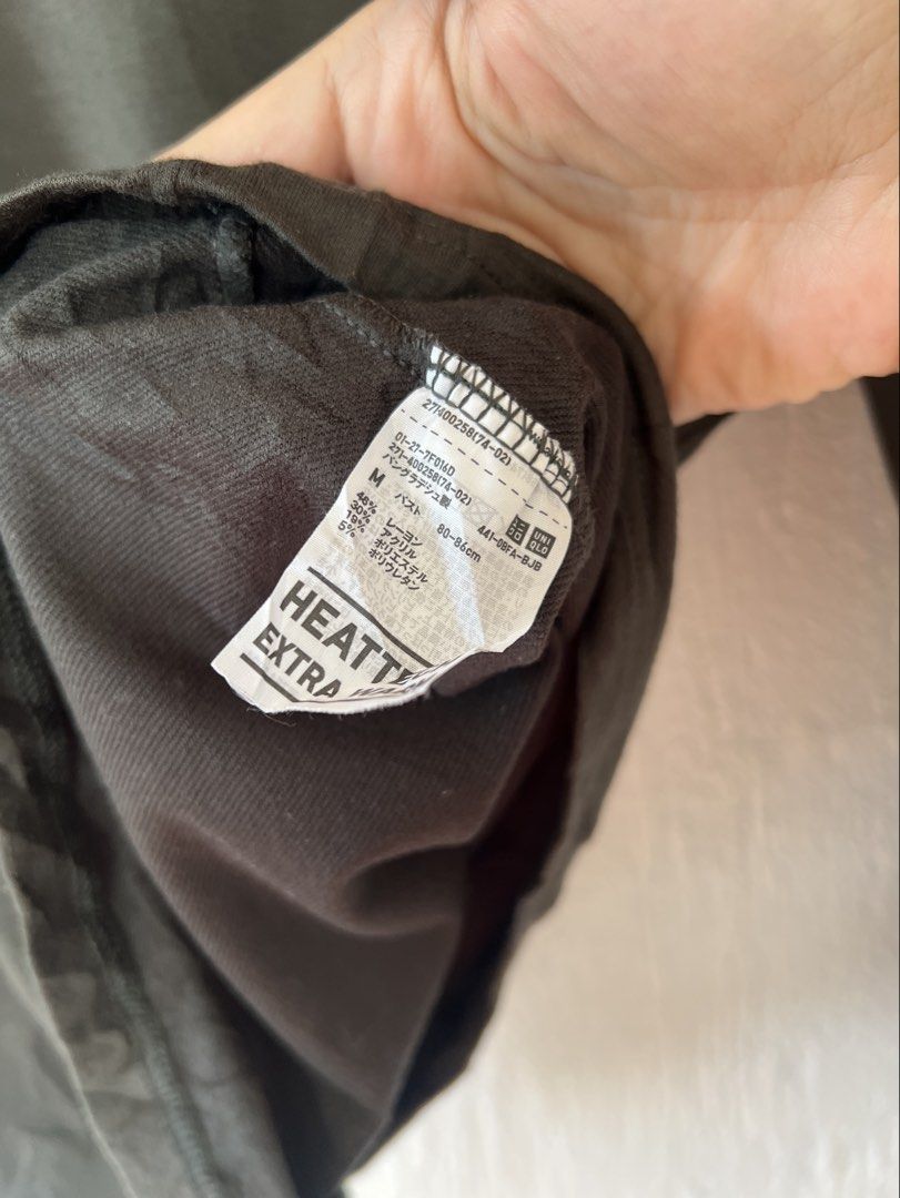 Uniqlo Extra Warm Heattech Medium -Dark Olive (Category: Coats, Jackets and Outerwear) located in Amadeo. Submitted by mavmadel (Listing ID 1468507734, Image 3). Description: -medium women -condition 10/10 -color rate 10/10.