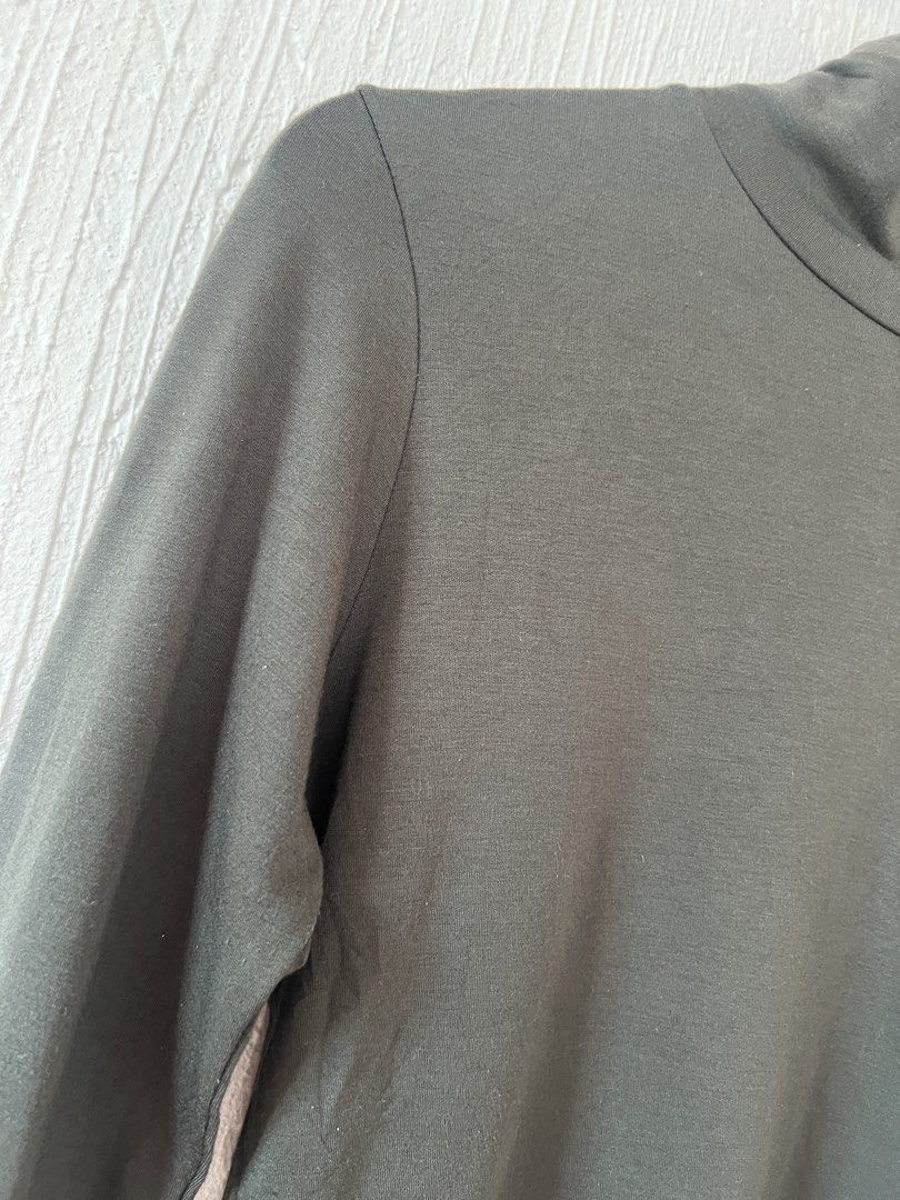 Uniqlo Extra Warm Heattech Womens (Category: Others Tops) located in Amadeo. Submitted by mavmadel (Listing ID 1468507343, Image 2). Description: -large women -condition 9.5/10 -color rate 10/10.