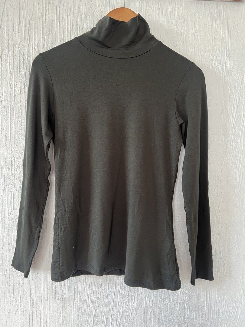 Uniqlo Extra Warm Heattech Womens (Category: Others Tops) located in Amadeo. Submitted by mavmadel (Listing ID 1468507343, Image 1). Description: -large women -condition 9.5/10 -color rate 10/10.