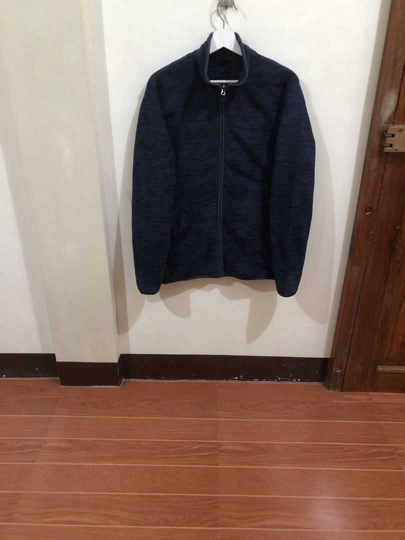 Uniqlo Fleece Jacket (Category: Coats, Jackets and Outerwear) located in Oas. Submitted by alithrifthunter (Listing ID 1468592315, Image 2). Description: .