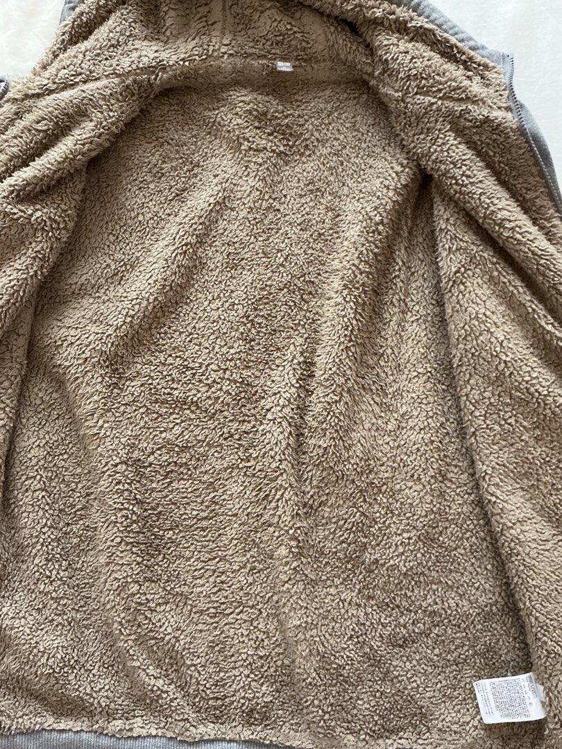 Uniqlo full zip fluffy jacket (Category: Coats, Jackets and Outerwear) located in Ozamiz City. Submitted by el.dmn (Listing ID 1468578509, Image 3). Description: slightly used. can be negotiable. Size medium. can be delivered via lbc or pickup or meetup in ozamiz area.