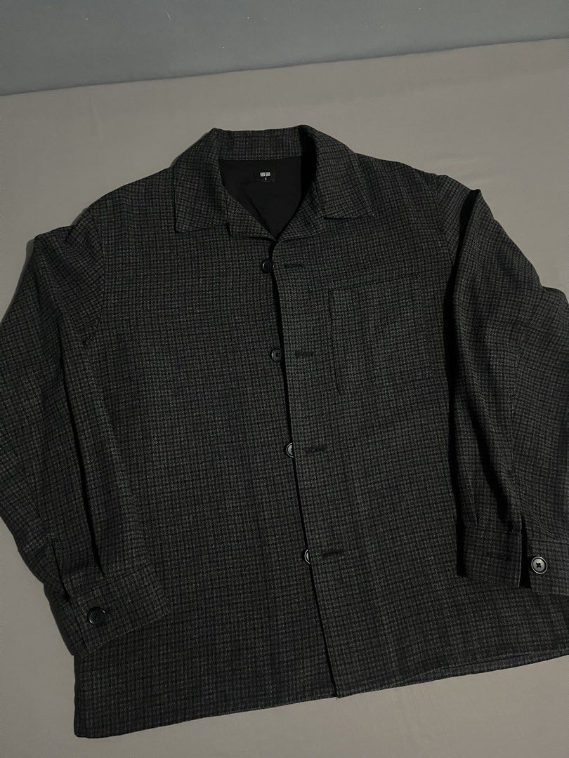 Uniqlo Gray Houndstooth Overshirt Jacket (Category: Coats, Jackets and Outerwear) located in Taguig. Submitted by csthejustin (Listing ID 1468659227, Image 1). Description: - Unisex - Size: Small (S) - Collar: Classic lapel collar with front button closure - Pockets & Cuffs: Single chest pocket and button cuffs - Details: Dark interior lining, clean pattern, and neat stitching - Style: Simple and versatile layering piece for cooler days *Check ou