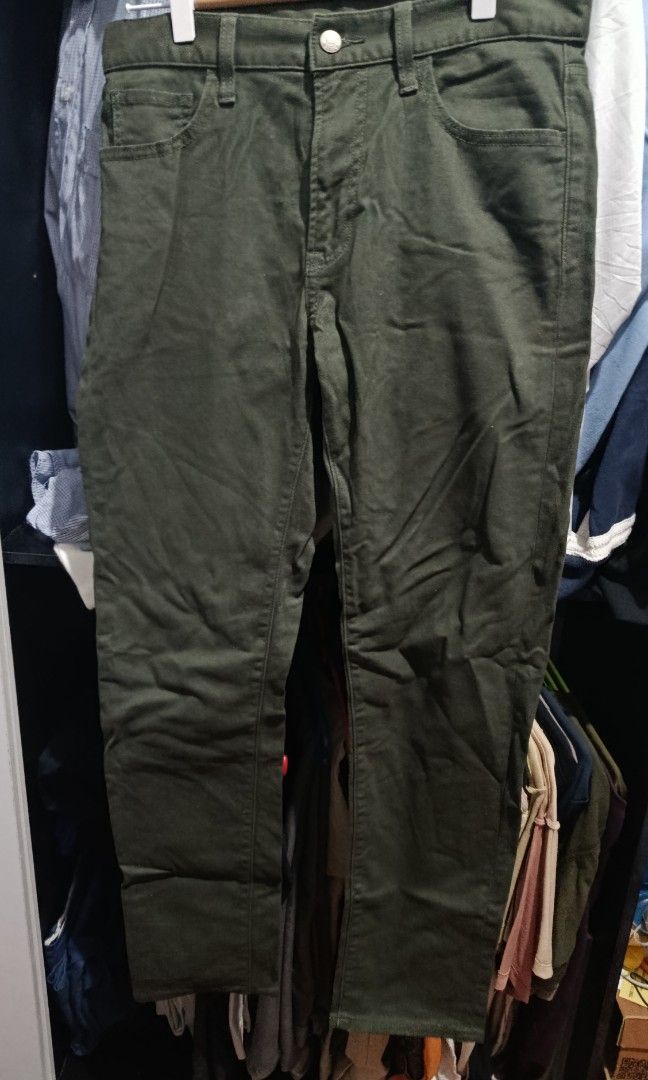 Uniqlo green chino (Category: Chinos) located in Jaen. Submitted by vinzyrus217291 (Listing ID 1468516007, Image 1). Description: -personal preloves -never been used 31x39 Nueva ecija location 📍 can do meetups or shipping via jnt.