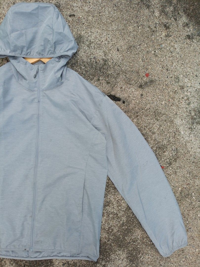 Uniqlo Grey Hooded Zip Jacket (Category: Coats, Jackets and Outerwear) located in General Santos City (Dadiangas). Submitted by jay-fits (Listing ID 1468610806, Image 2). Description: UNIQLO Men's Pocketable UV Protection Parka UNIQLO Men's Pocketable UV Protection Parka Small on tag 21x26 Gray Color Rate 10/10🔥 Excellent Condition, No Issue Location Davao City Mine 590+Sf .