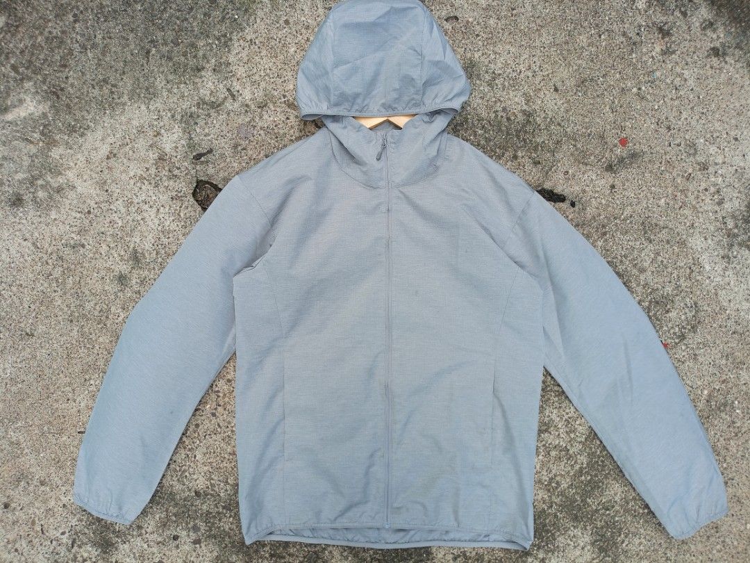 Uniqlo Grey Hooded Zip Jacket (Category: Coats, Jackets and Outerwear) located in General Santos City (Dadiangas). Submitted by jay-fits (Listing ID 1468610806, Image 1). Description: UNIQLO Men's Pocketable UV Protection Parka UNIQLO Men's Pocketable UV Protection Parka Small on tag 21x26 Gray Color Rate 10/10🔥 Excellent Condition, No Issue Location Davao City Mine 590+Sf .
